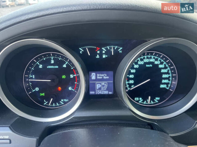 Серый Тойота Ленд Крузер, объемом двигателя 4.46 л и пробегом 104 тыс. км за 36800 $, фото 16 на Automoto.ua