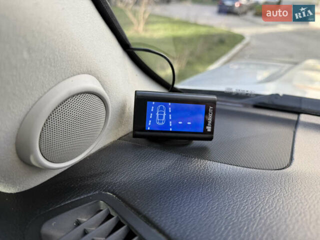 Серый Тойота Ленд Крузер, объемом двигателя 4.7 л и пробегом 305 тыс. км за 25500 $, фото 76 на Automoto.ua