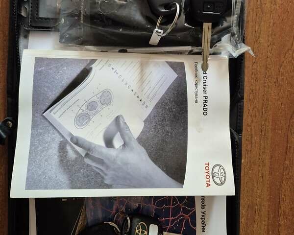 Серый Тойота Ленд Крузер, объемом двигателя 3.96 л и пробегом 139 тыс. км за 19500 $, фото 22 на Automoto.ua