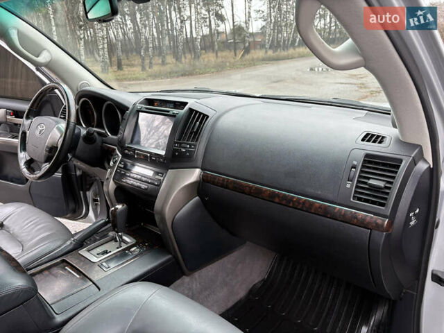 Сірий Тойота Ленд Крузер, об'ємом двигуна 4.7 л та пробігом 240 тис. км за 21800 $, фото 27 на Automoto.ua