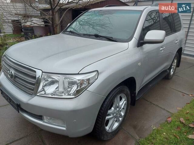 Серый Тойота Ленд Крузер, объемом двигателя 4.46 л и пробегом 199 тыс. км за 29000 $, фото 3 на Automoto.ua