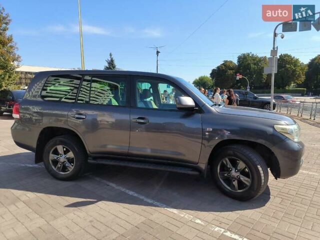 Серый Тойота Ленд Крузер, объемом двигателя 4.7 л и пробегом 199 тыс. км за 25500 $, фото 6 на Automoto.ua
