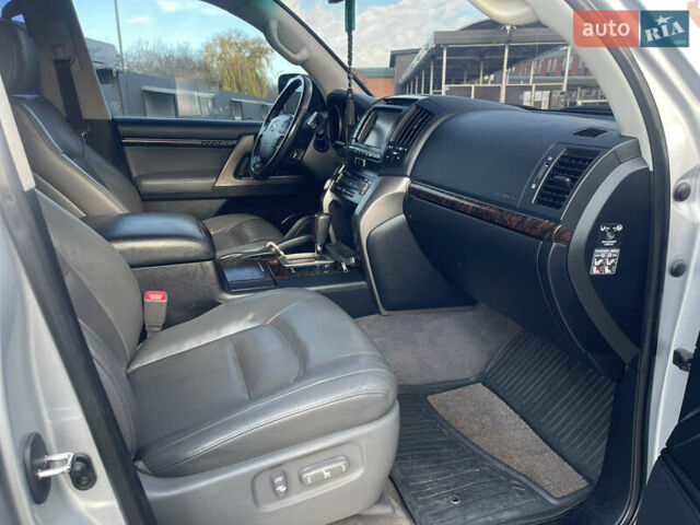 Серый Тойота Ленд Крузер, объемом двигателя 4.46 л и пробегом 104 тыс. км за 36800 $, фото 22 на Automoto.ua