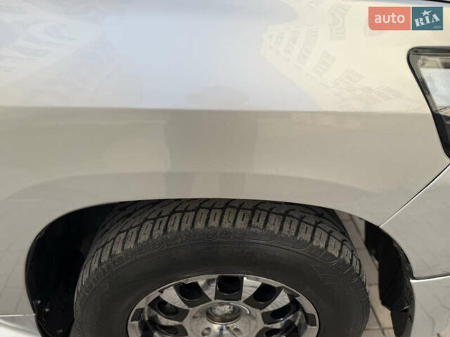 Серый Тойота Ленд Крузер, объемом двигателя 4.7 л и пробегом 305 тыс. км за 25500 $, фото 29 на Automoto.ua