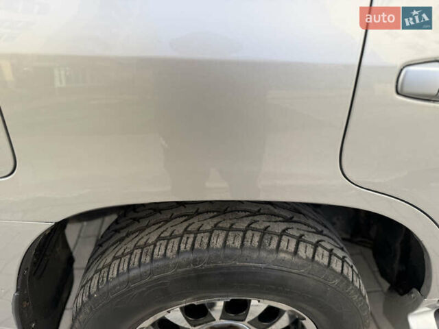 Серый Тойота Ленд Крузер, объемом двигателя 4.7 л и пробегом 305 тыс. км за 25500 $, фото 30 на Automoto.ua