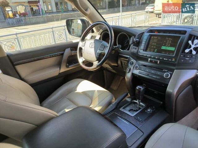 Серый Тойота Ленд Крузер, объемом двигателя 4.7 л и пробегом 199 тыс. км за 25500 $, фото 39 на Automoto.ua