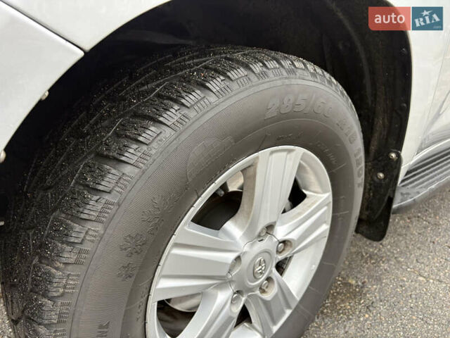 Сірий Тойота Ленд Крузер, об'ємом двигуна 4.7 л та пробігом 240 тис. км за 21800 $, фото 14 на Automoto.ua