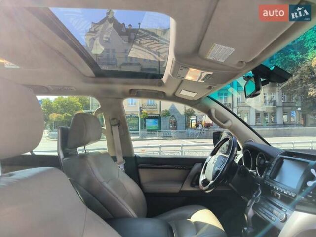 Серый Тойота Ленд Крузер, объемом двигателя 4.7 л и пробегом 199 тыс. км за 25500 $, фото 27 на Automoto.ua