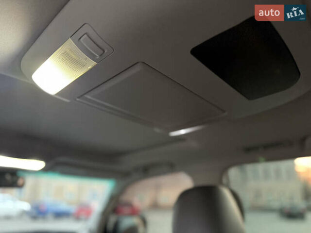 Серый Тойота Ленд Крузер, объемом двигателя 5.7 л и пробегом 290 тыс. км за 28500 $, фото 14 на Automoto.ua