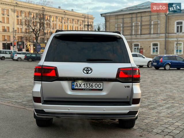 Серый Тойота Ленд Крузер, объемом двигателя 5.7 л и пробегом 290 тыс. км за 28500 $, фото 8 на Automoto.ua