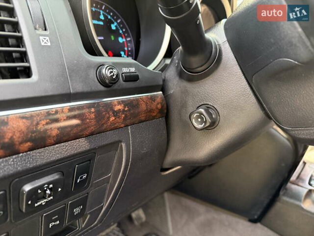 Серый Тойота Ленд Крузер, объемом двигателя 4.7 л и пробегом 305 тыс. км за 25500 $, фото 55 на Automoto.ua