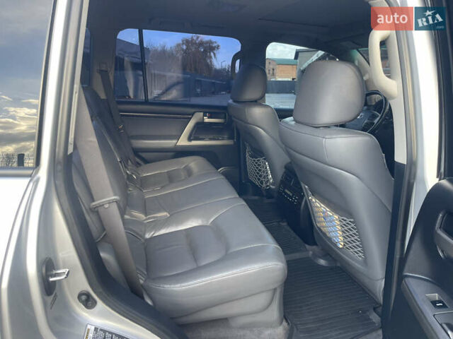 Серый Тойота Ленд Крузер, объемом двигателя 4.46 л и пробегом 104 тыс. км за 36800 $, фото 21 на Automoto.ua