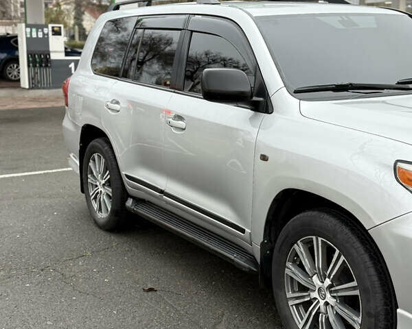 Серый Тойота Ленд Крузер, объемом двигателя 4.46 л и пробегом 310 тыс. км за 24200 $, фото 2 на Automoto.ua