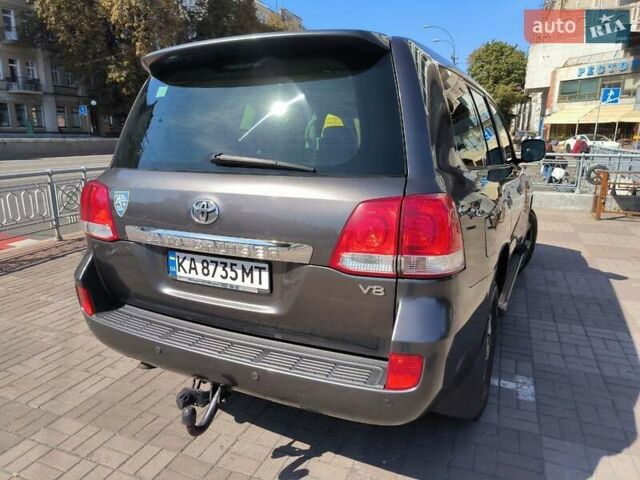 Серый Тойота Ленд Крузер, объемом двигателя 4.7 л и пробегом 199 тыс. км за 25500 $, фото 18 на Automoto.ua