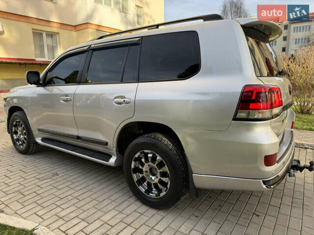 Серый Тойота Ленд Крузер, объемом двигателя 4.7 л и пробегом 305 тыс. км за 25500 $, фото 5 на Automoto.ua