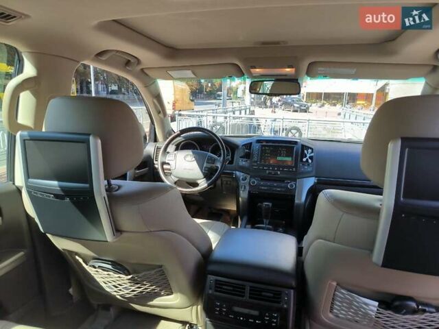 Серый Тойота Ленд Крузер, объемом двигателя 4.7 л и пробегом 199 тыс. км за 25500 $, фото 24 на Automoto.ua
