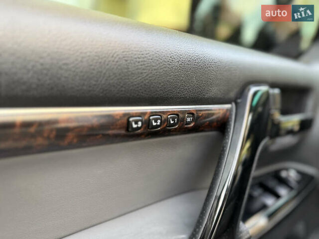 Серый Тойота Ленд Крузер, объемом двигателя 4.7 л и пробегом 305 тыс. км за 25500 $, фото 52 на Automoto.ua