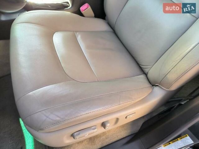 Серый Тойота Ленд Крузер, объемом двигателя 4.7 л и пробегом 199 тыс. км за 25500 $, фото 29 на Automoto.ua