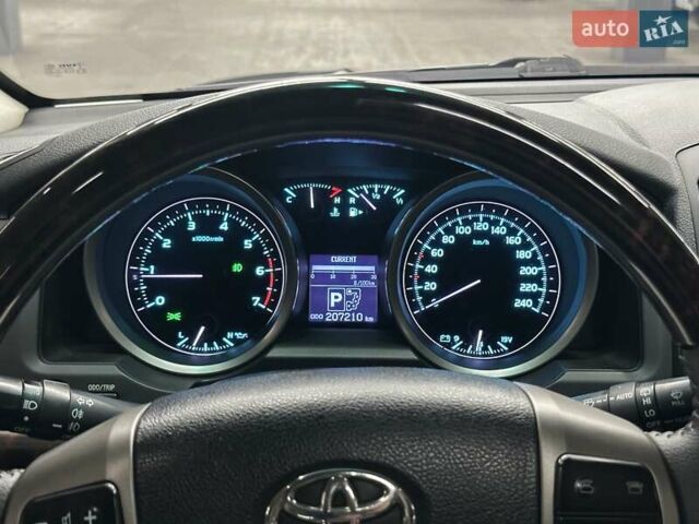 Серый Тойота Ленд Крузер, объемом двигателя 4.7 л и пробегом 207 тыс. км за 24900 $, фото 8 на Automoto.ua