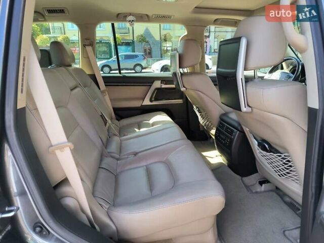 Серый Тойота Ленд Крузер, объемом двигателя 4.7 л и пробегом 199 тыс. км за 25500 $, фото 21 на Automoto.ua