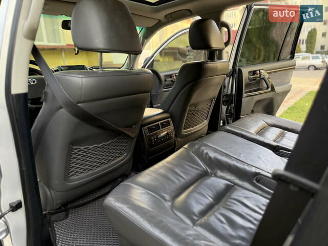 Серый Тойота Ленд Крузер, объемом двигателя 4.7 л и пробегом 305 тыс. км за 25500 $, фото 48 на Automoto.ua