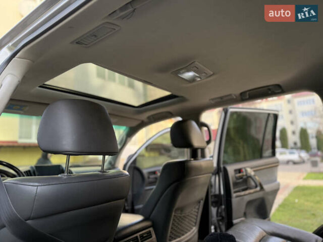 Серый Тойота Ленд Крузер, объемом двигателя 4.7 л и пробегом 305 тыс. км за 25500 $, фото 51 на Automoto.ua