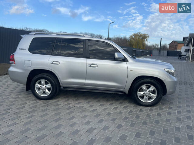 Серый Тойота Ленд Крузер, объемом двигателя 4.46 л и пробегом 104 тыс. км за 36800 $, фото 10 на Automoto.ua