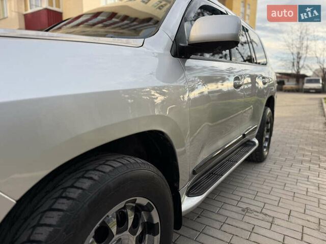 Серый Тойота Ленд Крузер, объемом двигателя 4.7 л и пробегом 305 тыс. км за 25500 $, фото 22 на Automoto.ua