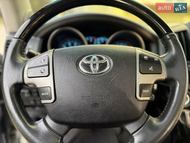 Серый Тойота Ленд Крузер, объемом двигателя 4.7 л и пробегом 305 тыс. км за 25500 $, фото 64 на Automoto.ua