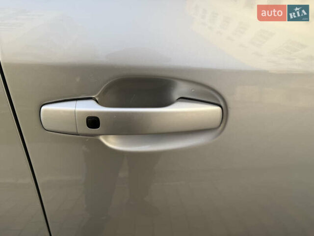 Серый Тойота Ленд Крузер, объемом двигателя 4.7 л и пробегом 305 тыс. км за 25500 $, фото 31 на Automoto.ua