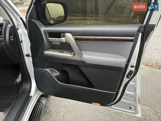 Сірий Тойота Ленд Крузер, об'ємом двигуна 4.7 л та пробігом 240 тис. км за 21800 $, фото 25 на Automoto.ua