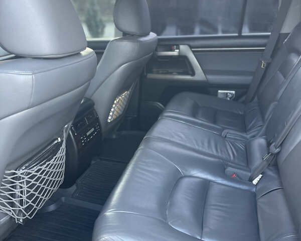 Серый Тойота Ленд Крузер, объемом двигателя 4.46 л и пробегом 104 тыс. км за 36800 $, фото 18 на Automoto.ua