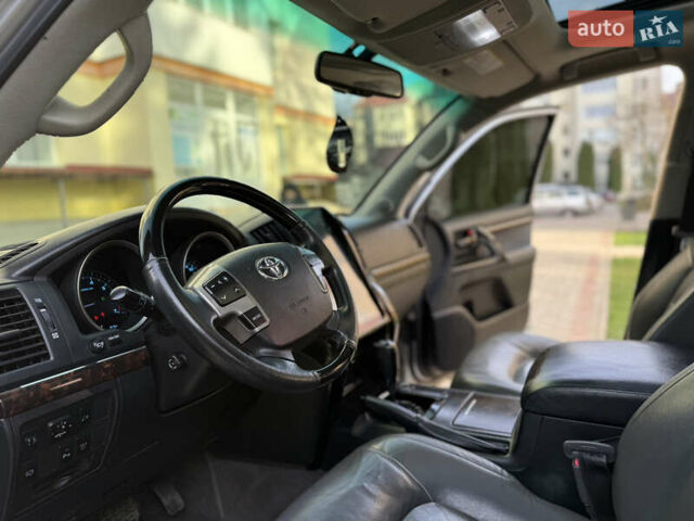 Серый Тойота Ленд Крузер, объемом двигателя 4.7 л и пробегом 305 тыс. км за 25500 $, фото 71 на Automoto.ua