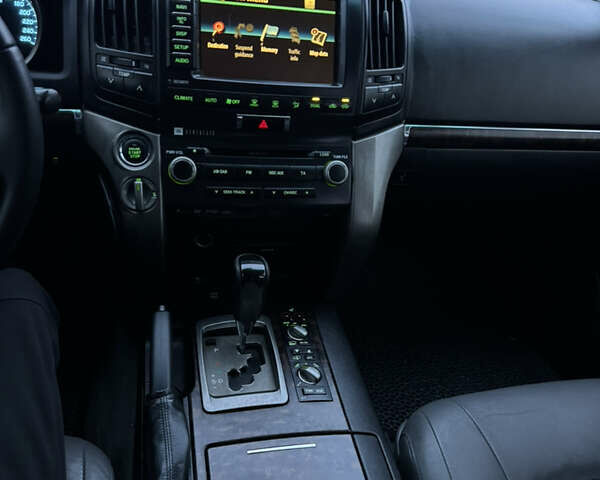 Серый Тойота Ленд Крузер, объемом двигателя 4.5 л и пробегом 275 тыс. км за 26900 $, фото 74 на Automoto.ua