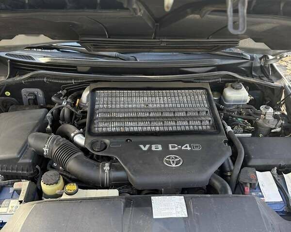 Серый Тойота Ленд Крузер, объемом двигателя 4.5 л и пробегом 195 тыс. км за 25000 $, фото 13 на Automoto.ua