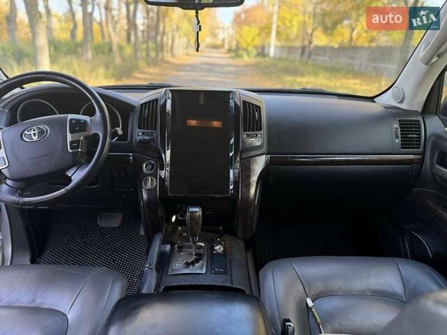 Серый Тойота Ленд Крузер, объемом двигателя 4.5 л и пробегом 195 тыс. км за 25000 $, фото 27 на Automoto.ua