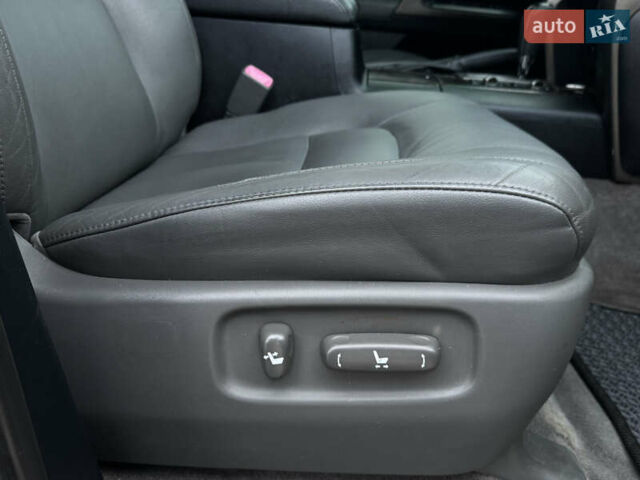 Серый Тойота Ленд Крузер, объемом двигателя 4.5 л и пробегом 275 тыс. км за 26900 $, фото 39 на Automoto.ua