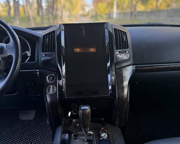 Серый Тойота Ленд Крузер, объемом двигателя 4.5 л и пробегом 195 тыс. км за 25000 $, фото 28 на Automoto.ua