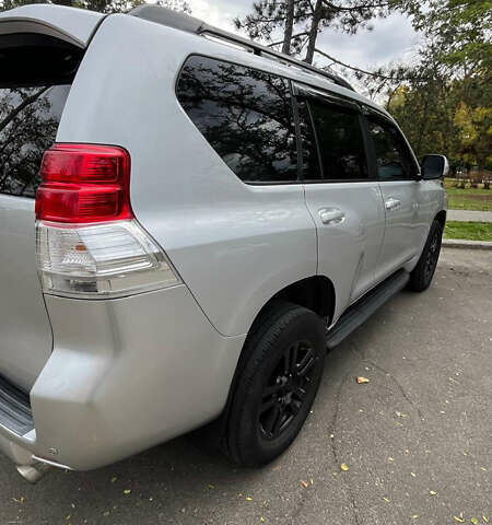 Серый Тойота Ленд Крузер, объемом двигателя 2.98 л и пробегом 203 тыс. км за 23000 $, фото 3 на Automoto.ua