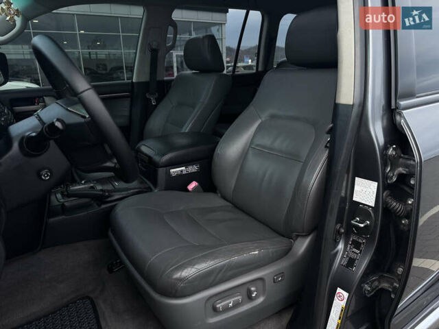 Серый Тойота Ленд Крузер, объемом двигателя 4.5 л и пробегом 275 тыс. км за 26900 $, фото 43 на Automoto.ua