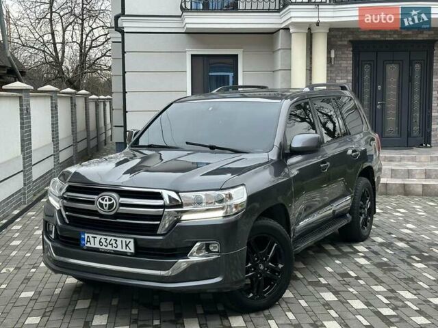 Серый Тойота Ленд Крузер, объемом двигателя 4.5 л и пробегом 285 тыс. км за 25900 $, фото 7 на Automoto.ua