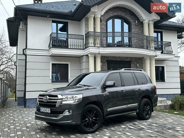 Серый Тойота Ленд Крузер, объемом двигателя 4.5 л и пробегом 285 тыс. км за 25900 $, фото 14 на Automoto.ua