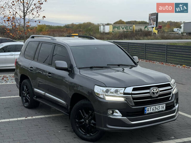 Серый Тойота Ленд Крузер, объемом двигателя 4.5 л и пробегом 275 тыс. км за 26900 $, фото 9 на Automoto.ua