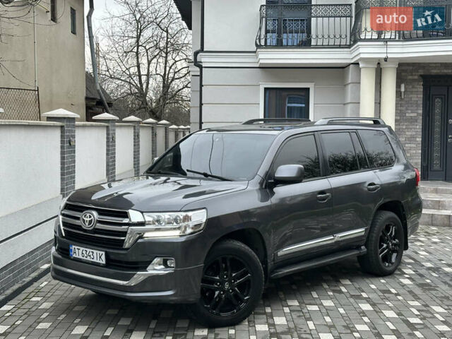 Серый Тойота Ленд Крузер, объемом двигателя 4.5 л и пробегом 285 тыс. км за 25900 $, фото 11 на Automoto.ua