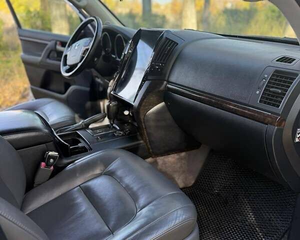 Серый Тойота Ленд Крузер, объемом двигателя 4.5 л и пробегом 195 тыс. км за 25000 $, фото 31 на Automoto.ua