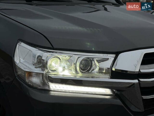 Серый Тойота Ленд Крузер, объемом двигателя 4.5 л и пробегом 275 тыс. км за 26900 $, фото 21 на Automoto.ua