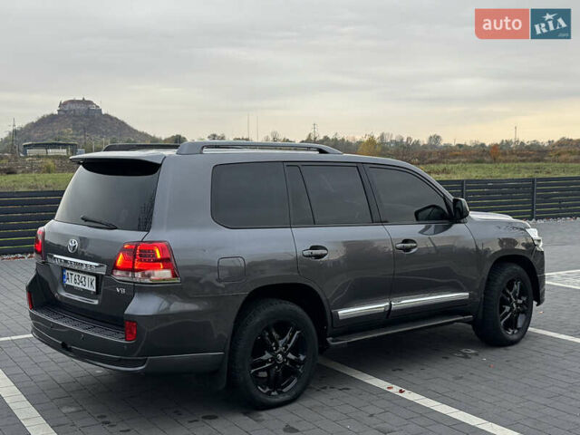 Серый Тойота Ленд Крузер, объемом двигателя 4.5 л и пробегом 275 тыс. км за 26900 $, фото 16 на Automoto.ua