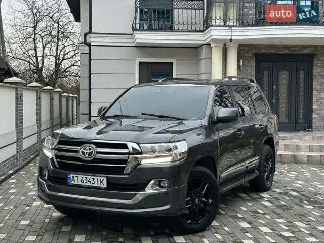 Серый Тойота Ленд Крузер, объемом двигателя 4.5 л и пробегом 285 тыс. км за 25900 $, фото 1 на Automoto.ua