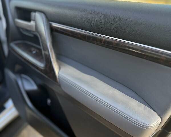 Серый Тойота Ленд Крузер, объемом двигателя 4.5 л и пробегом 195 тыс. км за 25000 $, фото 33 на Automoto.ua