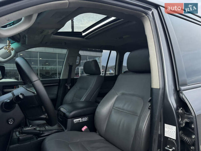 Серый Тойота Ленд Крузер, объемом двигателя 4.5 л и пробегом 275 тыс. км за 26900 $, фото 42 на Automoto.ua